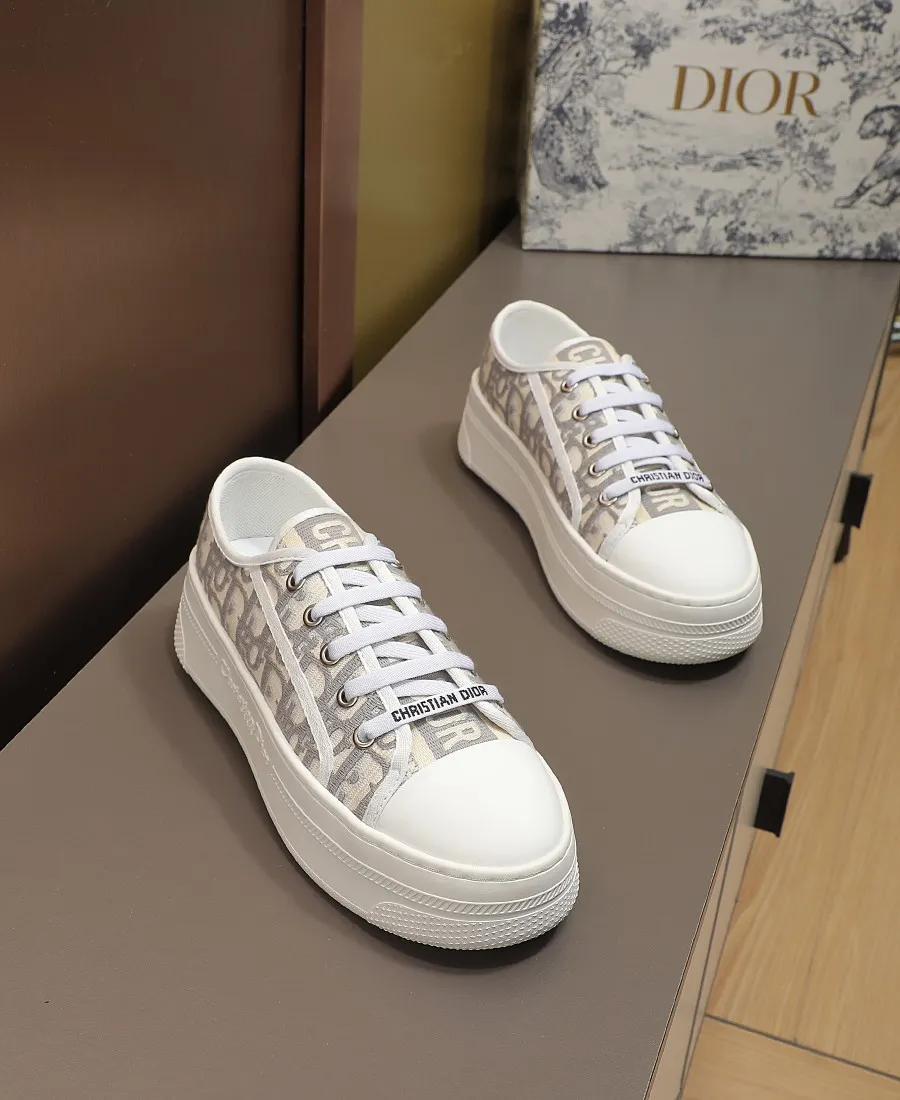 👟👟Ex-factory price 440👟👟 DIOR Dior's new thick-soled sports white shoes, electro-embroidered fabric, embroidered letters, breathable mesh lining, sheepskin for foot pads, lightweight outsole. Size: 35-40 (41 customized)